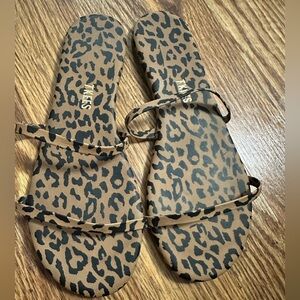 EUC Tkees Leopard Sandals Size 8